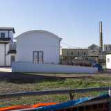 Un laboratorio artistico che lontano dalla vita e dal traffico del centro citt� � nato tre anni fa in una zona ai margini di Bari, creato in un ex capannone industriale. Si tratta dello �Speciale Tarshito�, in strada Torre di Mizzo